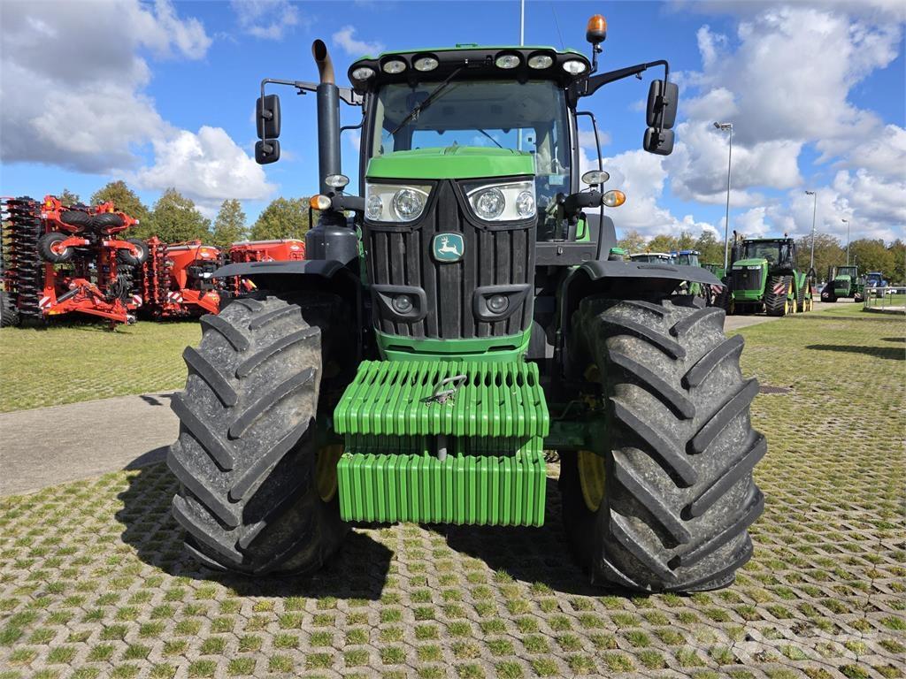 John Deere 6215R Tractoare