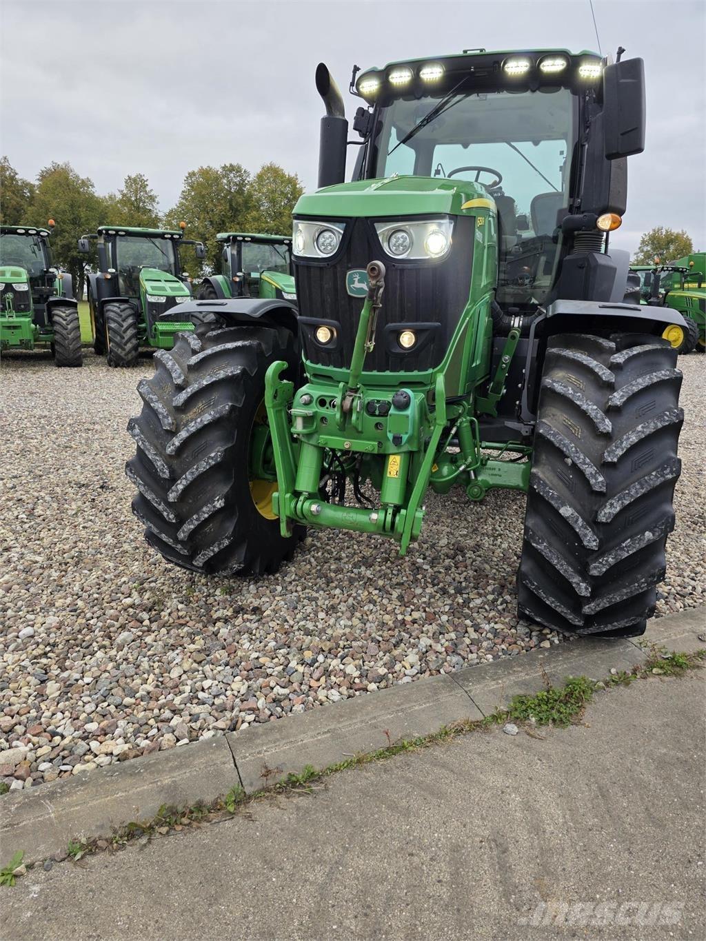 John Deere 6250R Tractoare