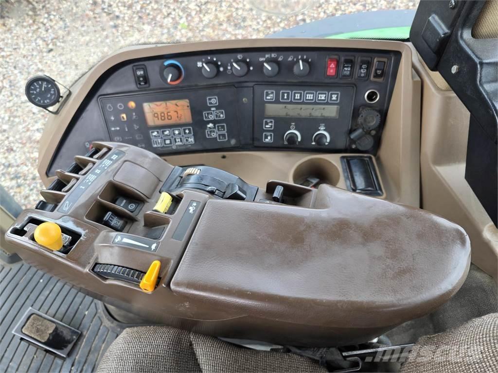 John Deere 8220 Tractoare