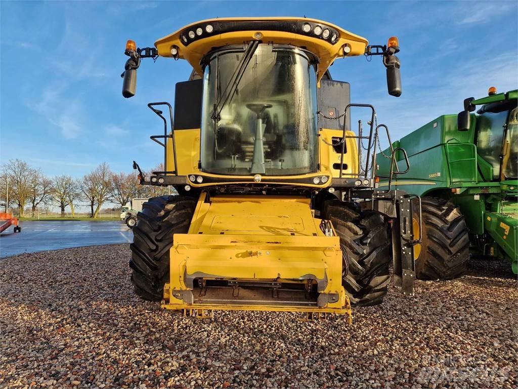 New Holland CX8.85 Combine de secerat