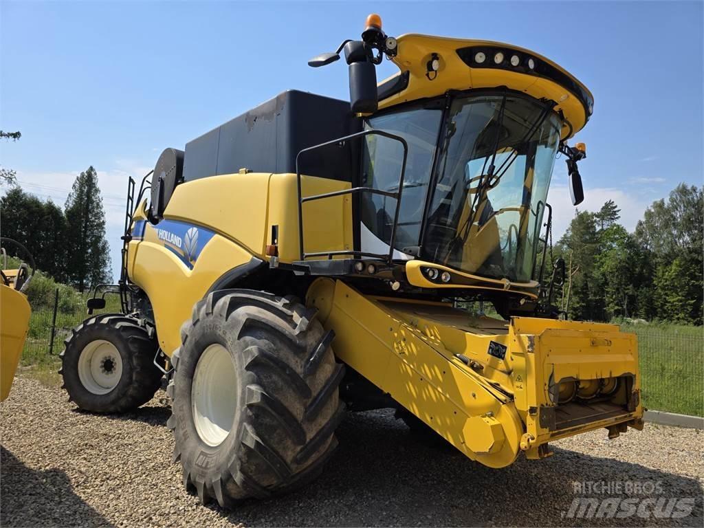 New Holland CX8.85 Combine de secerat