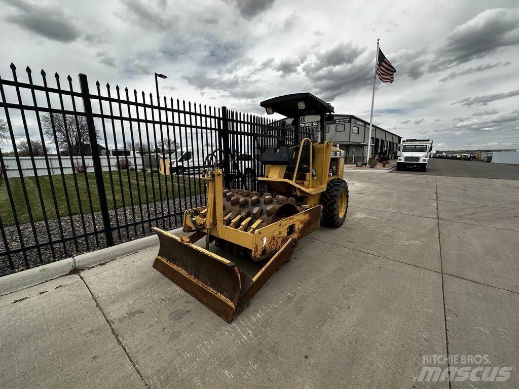 CAT CP-323C Tractoare