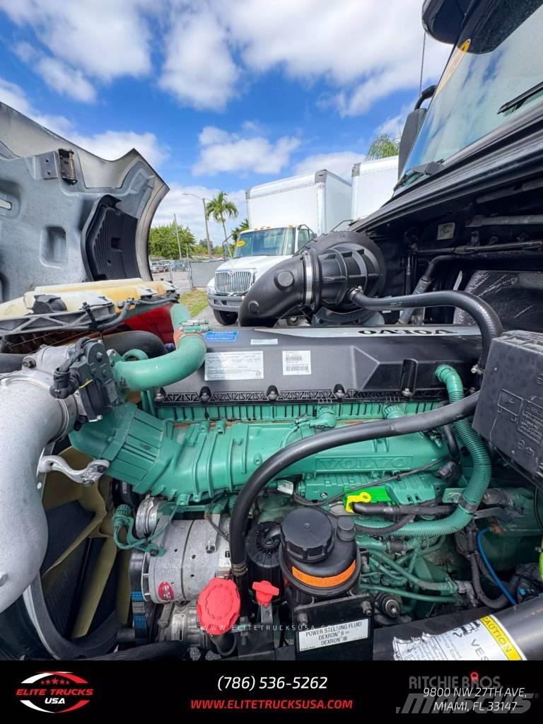Volvo Commercial VNL Autotractoare