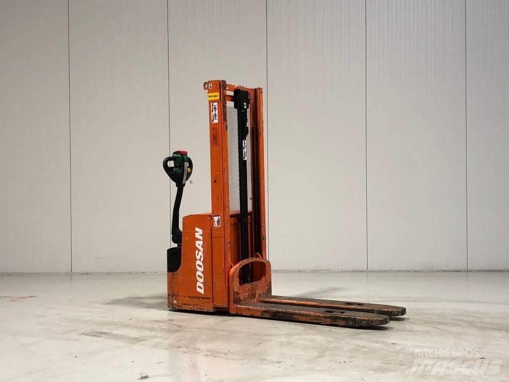 Doosan LEDS12.5C Transpaleta manuala