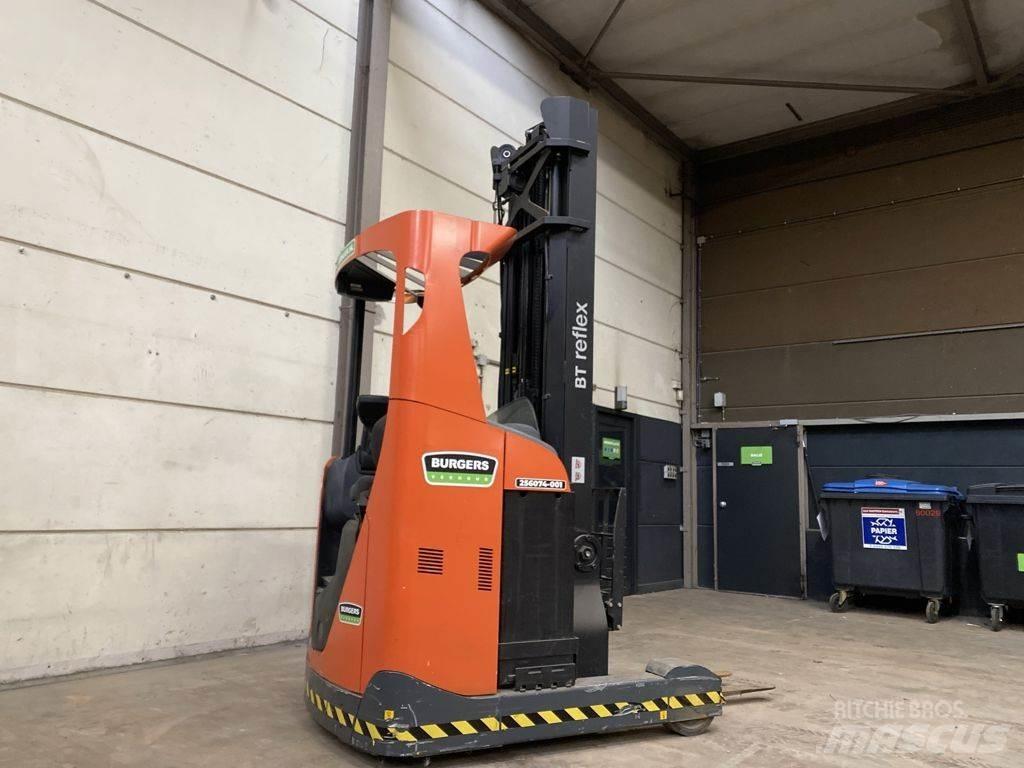 BT RRE140 Stivuitor cu catarg retractabil