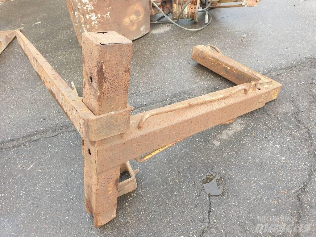  Frame with forks Furci