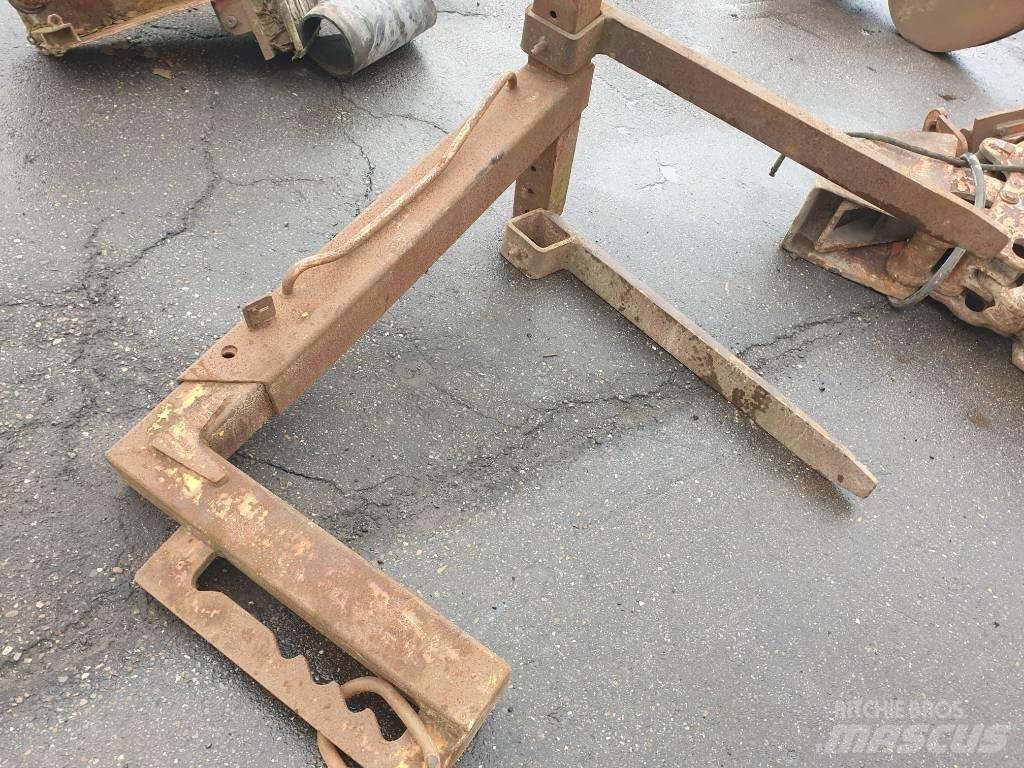  Frame with forks Furci