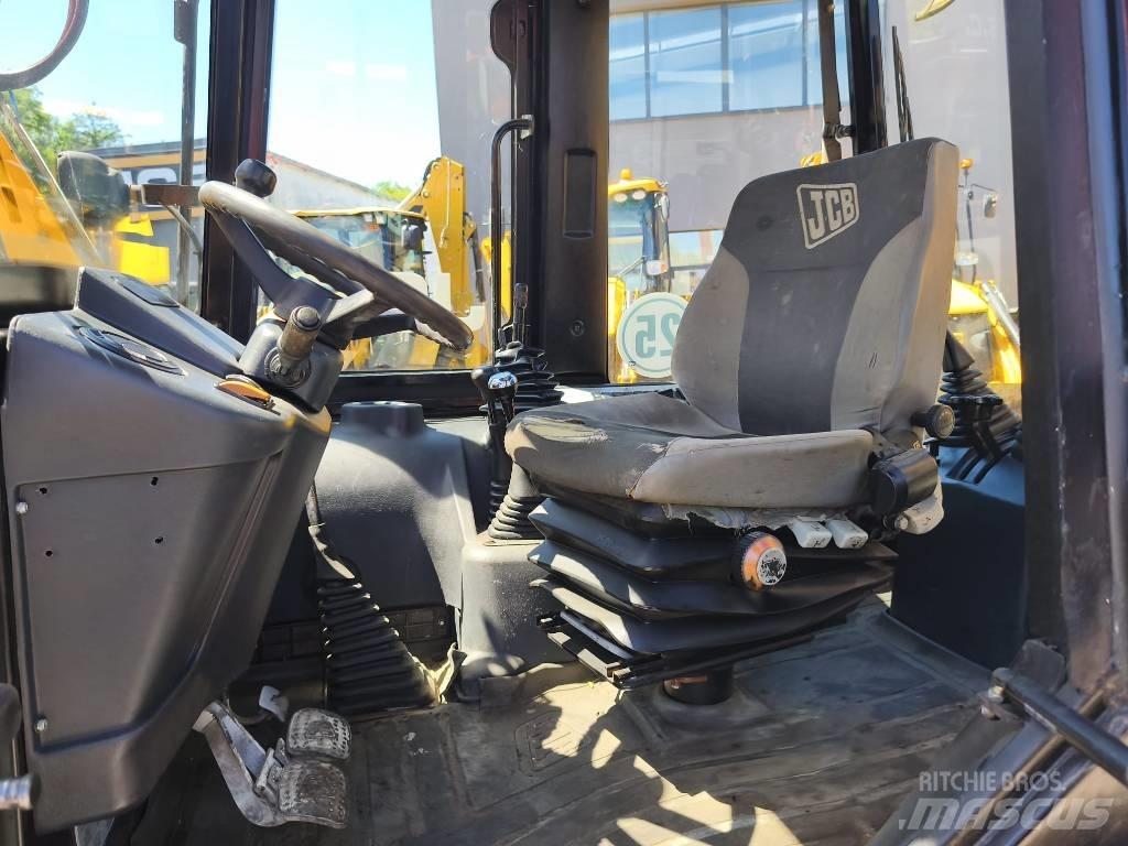 JCB 2 CX Buldoexcavatoare