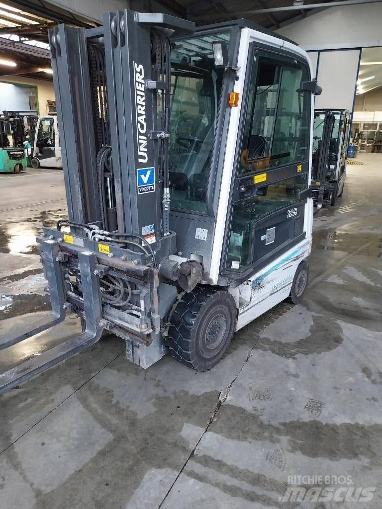 UniCarriers QX25 Stivuitor electric