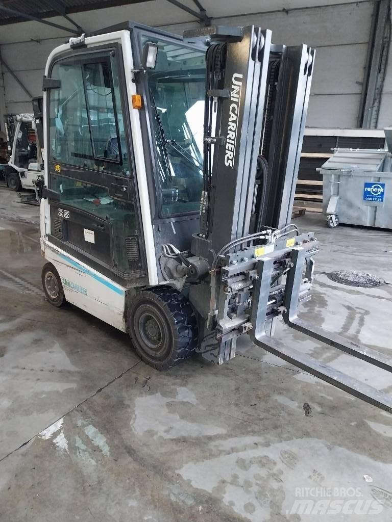 UniCarriers QX25 Stivuitor electric