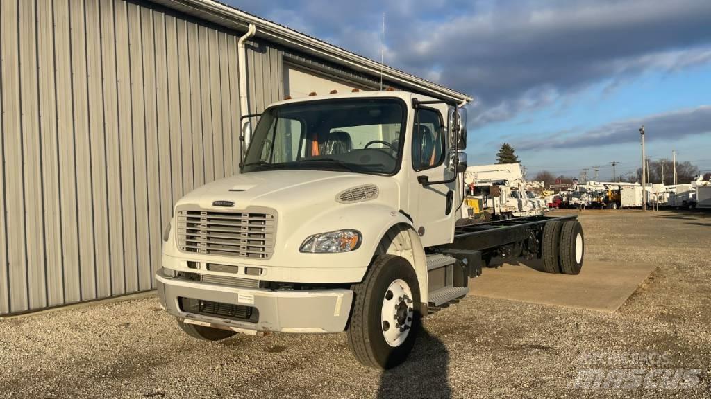 Freightliner M2 Camion cabina sasiu