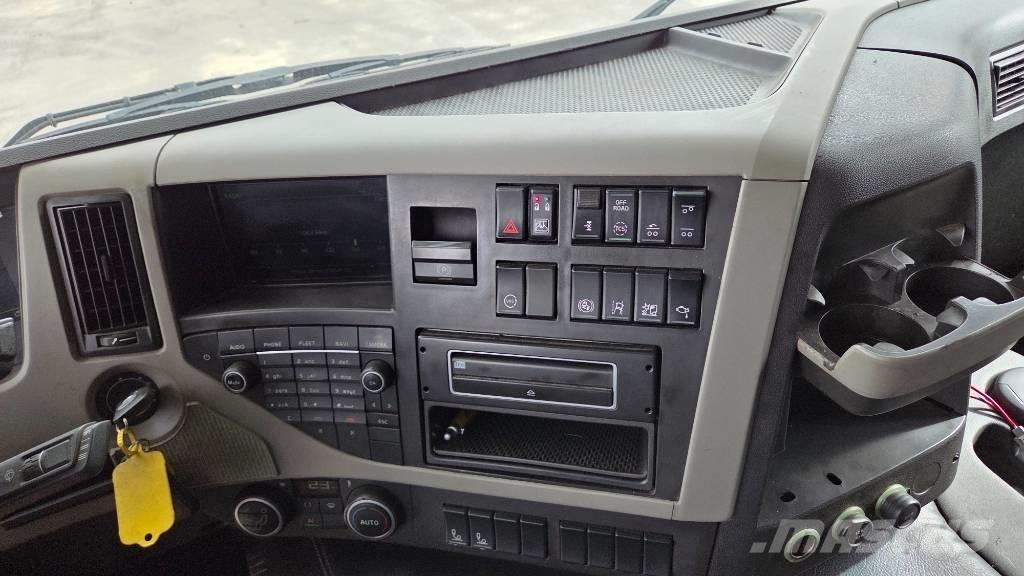 Volvo FM460 6X2*4 Camion cu carlig de ridicare