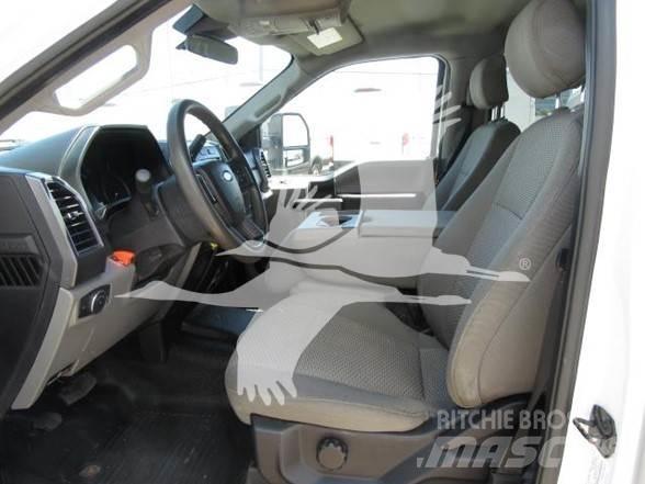 Ford F550 Camioane platforma/prelata