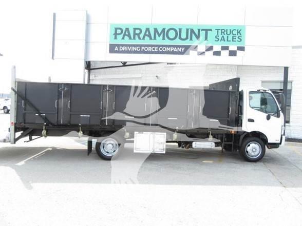 Hino 195 Camioane platforma/prelata
