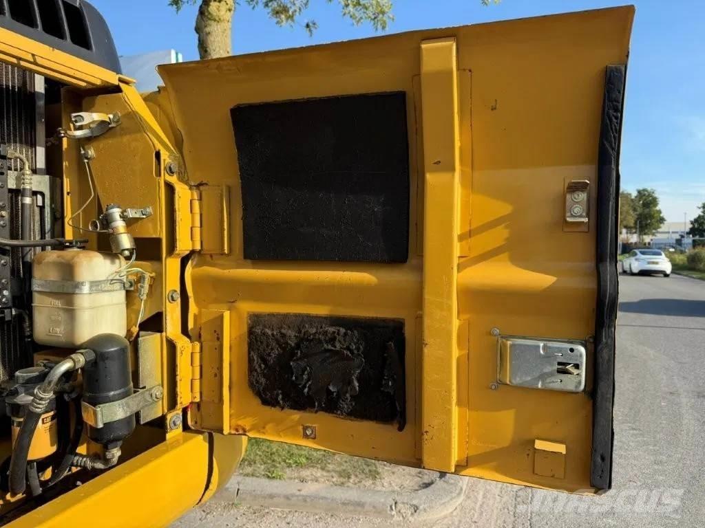 CAT 320BLN Buldoexcavatoare