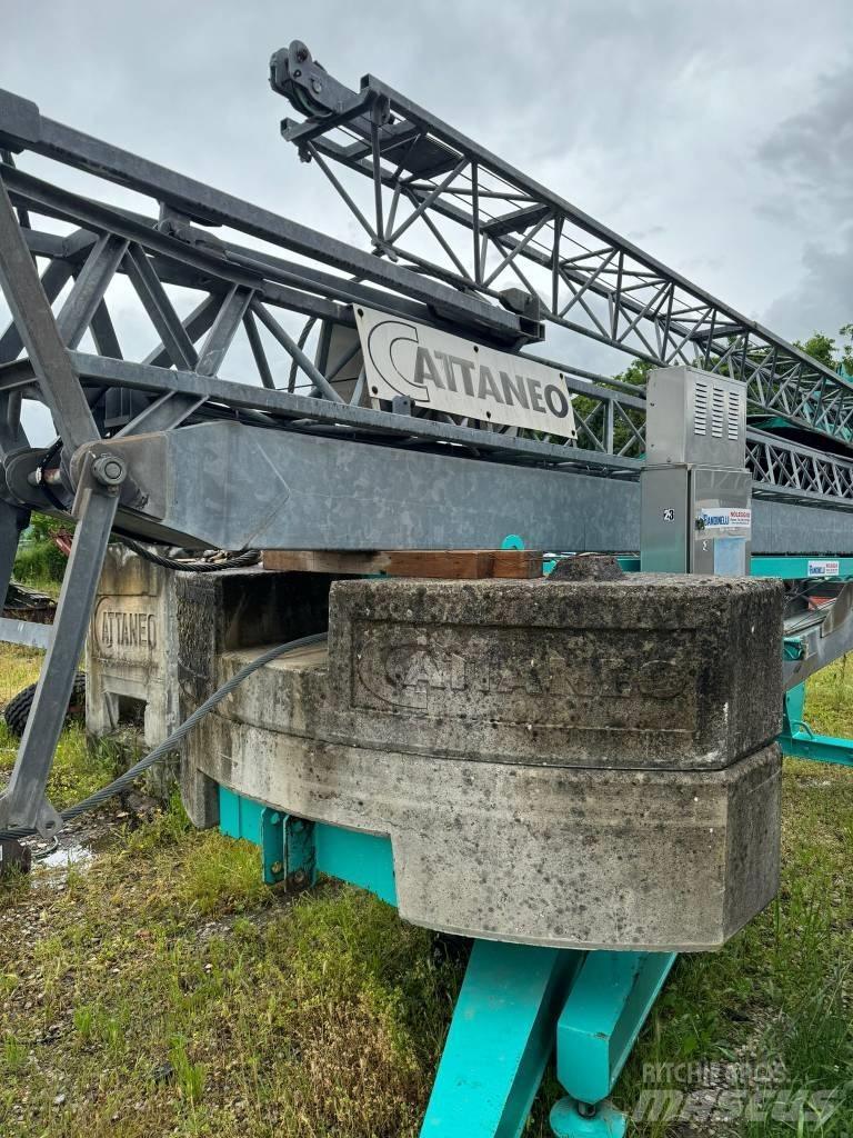 Cattaneo 61B Self erecting cranes