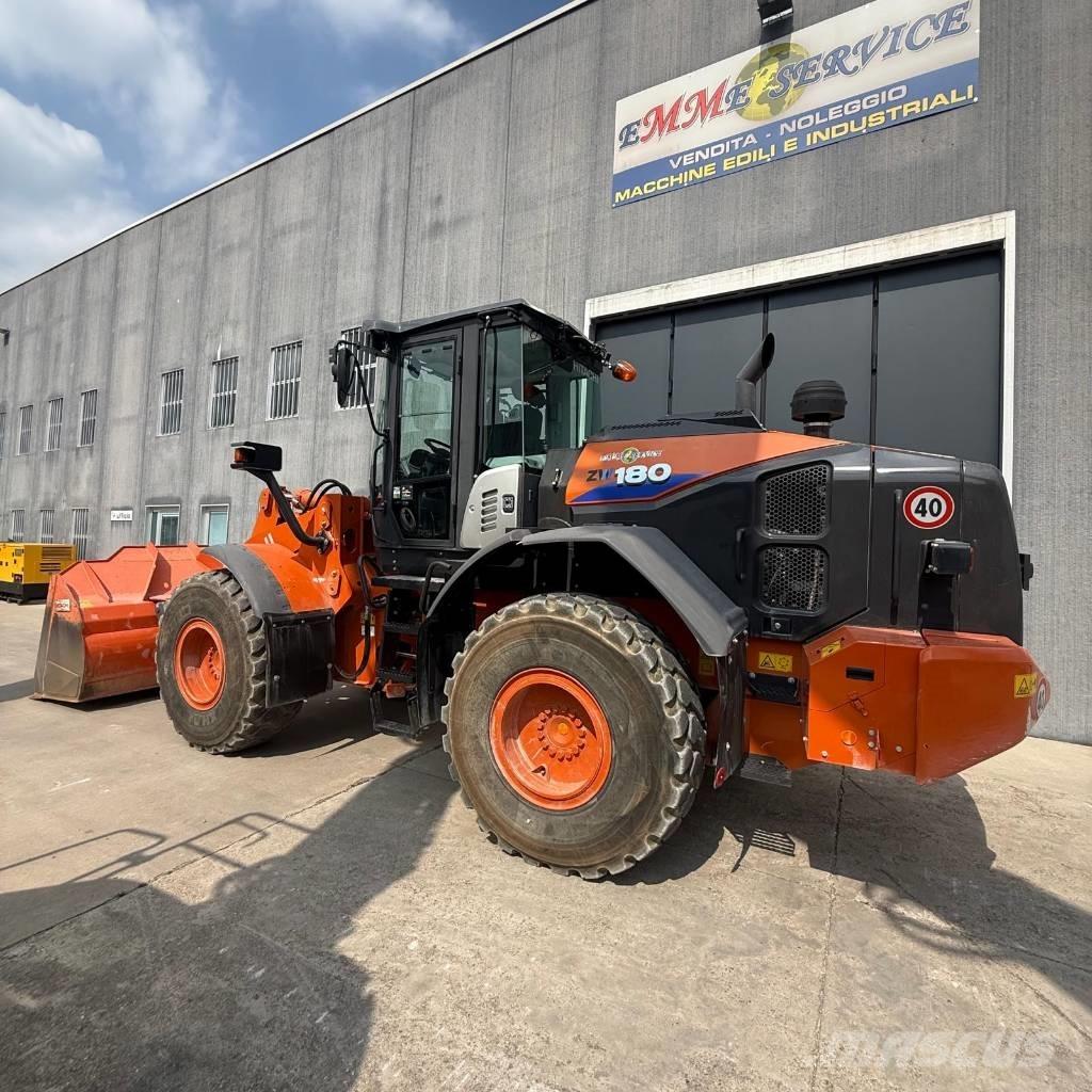 Hitachi ZW180-6 Incarcator pe pneuri