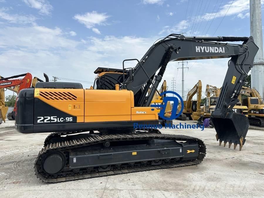 Hyundai 225LC-9S Excavatoare pe șenile
