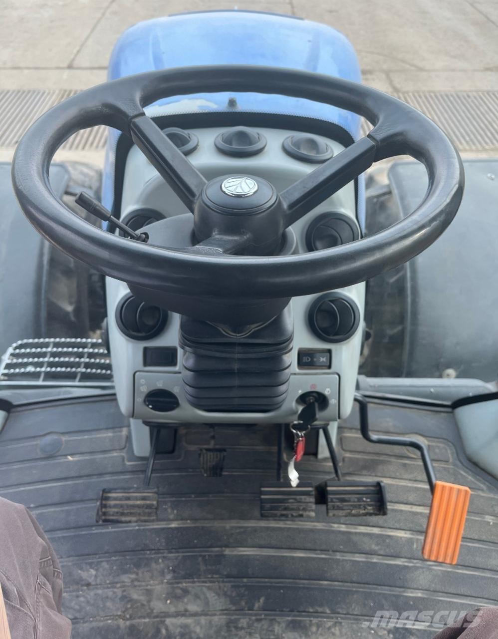 New Holland T8040 Tractoare