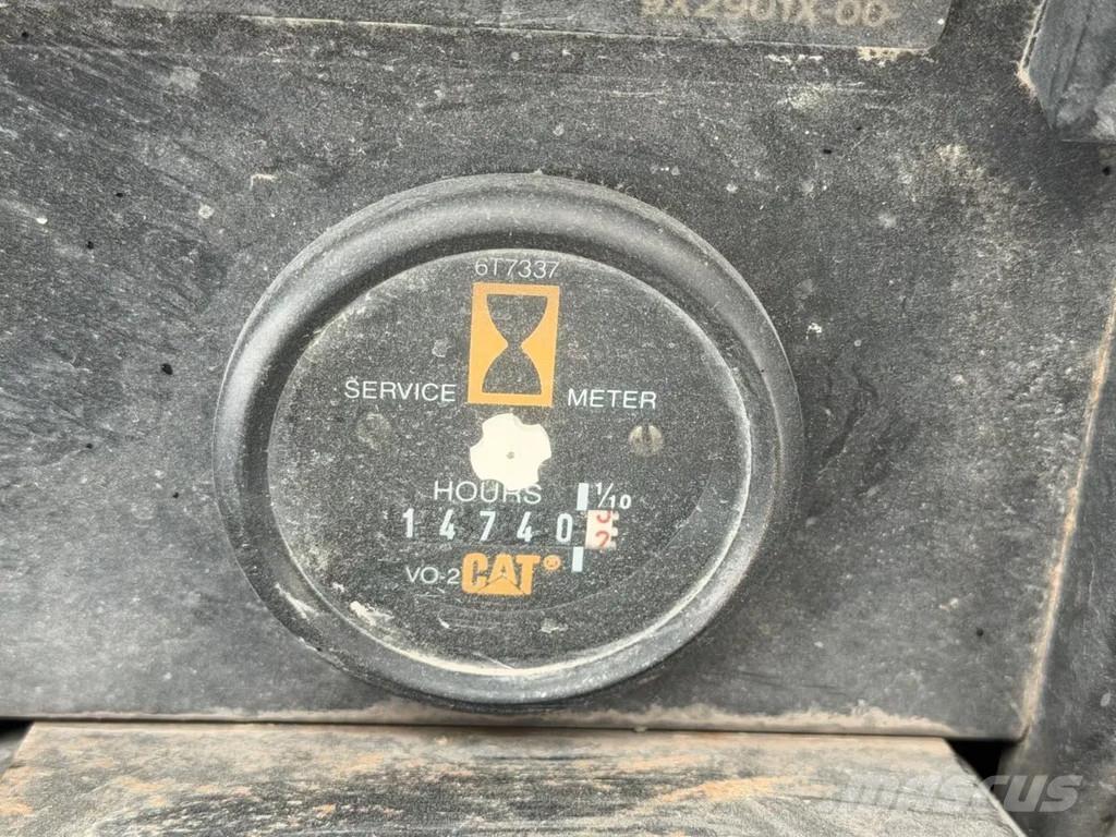 CAT IT 12 B Incarcator pe pneuri