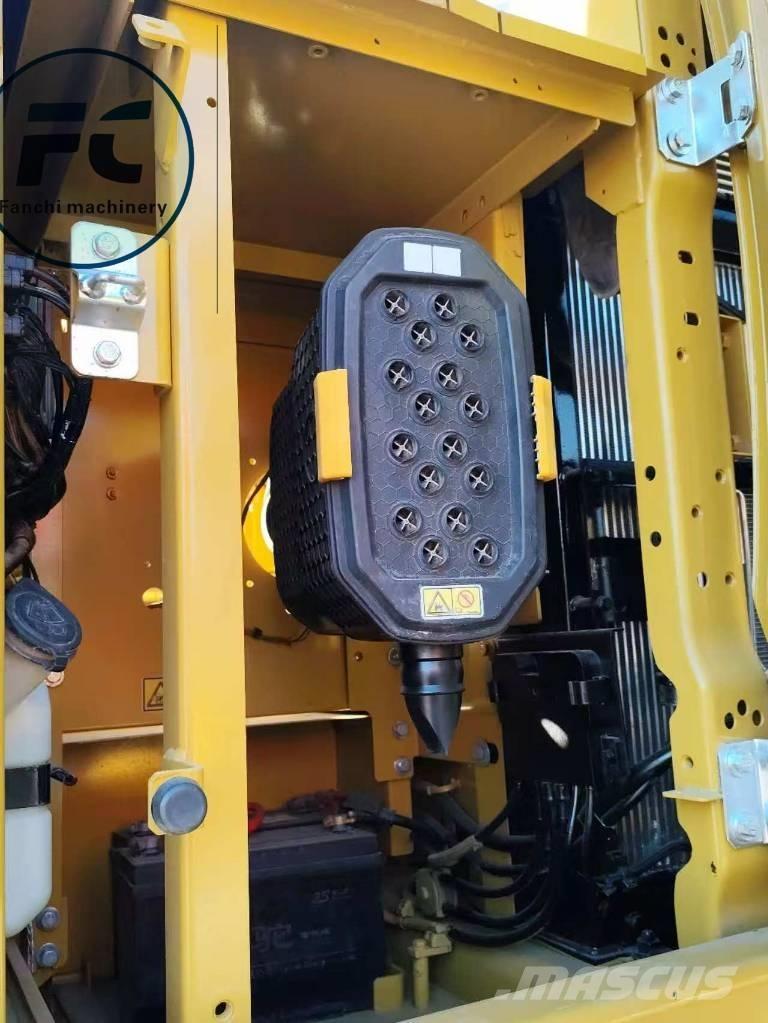 CAT 323 Excavatoare pe șenile
