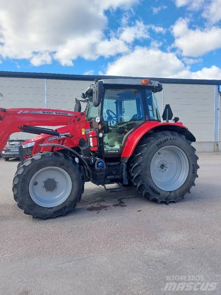 Massey Ferguson 5710 Tractoare