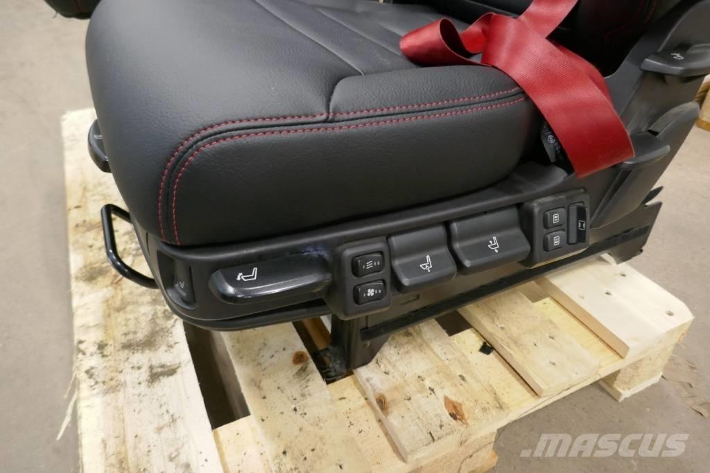 Scania R 500 CB Cabine si interior
