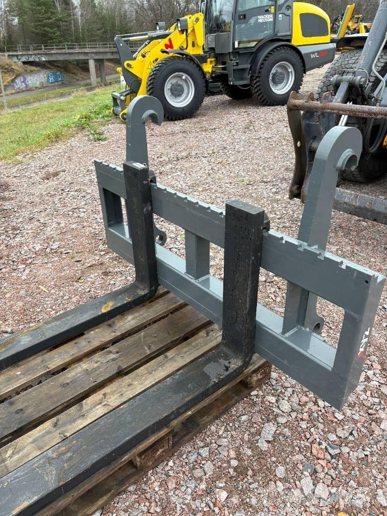 XYZ Gaffelställ BM Incarcator pe pneuri