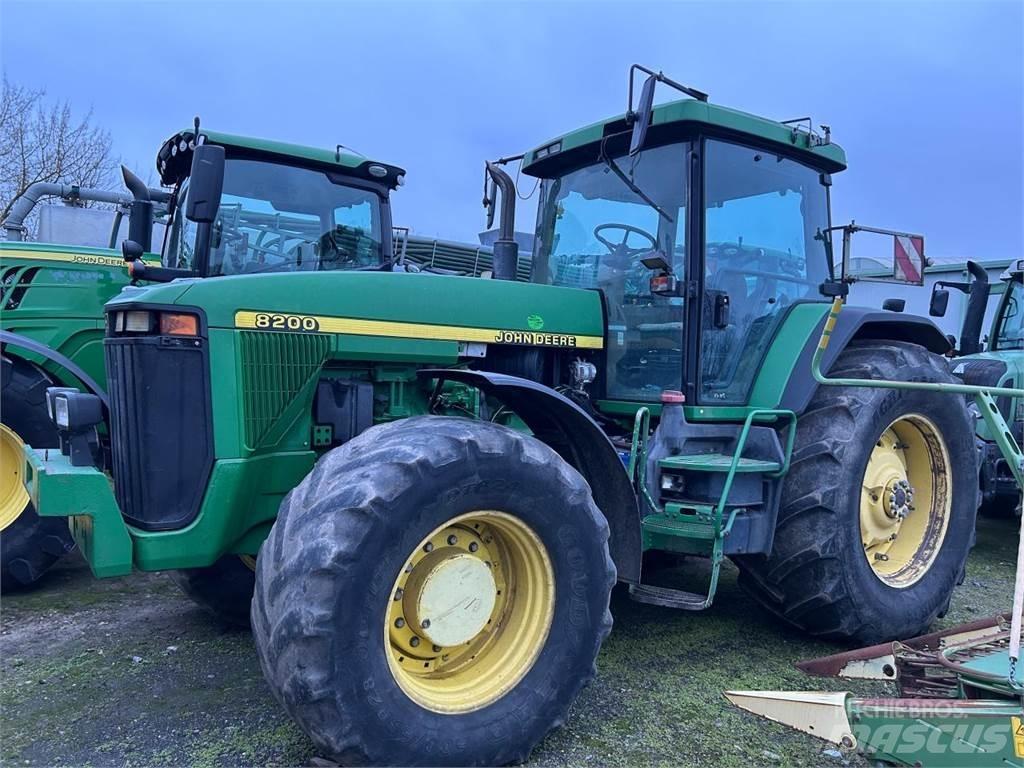 John Deere 8200 Tractoare