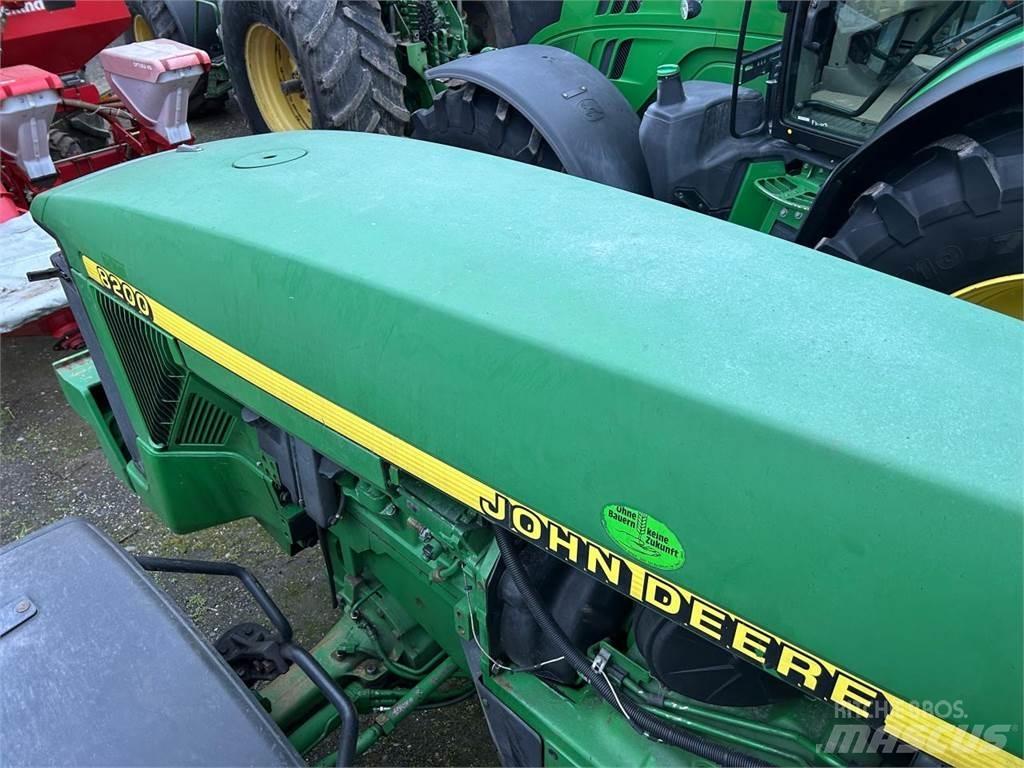 John Deere 8200 Tractoare
