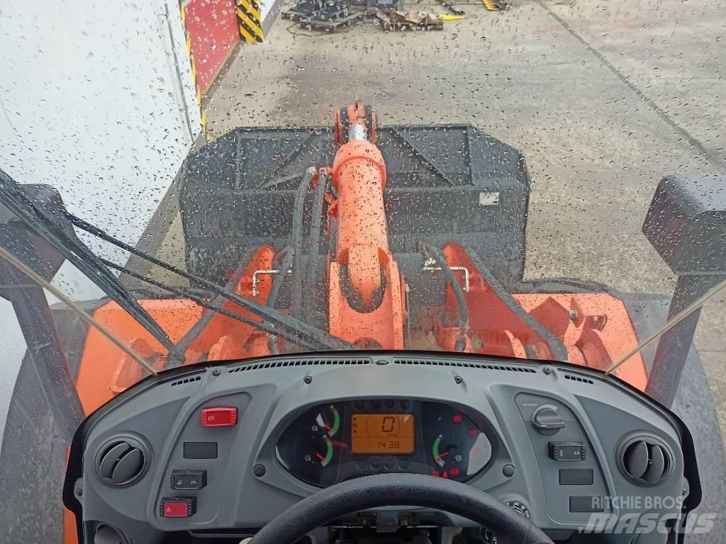 Hitachi ZW150 Incarcator pe pneuri