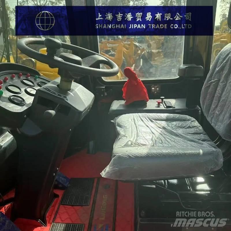 LiuGong CLG 836 Incarcator pe pneuri