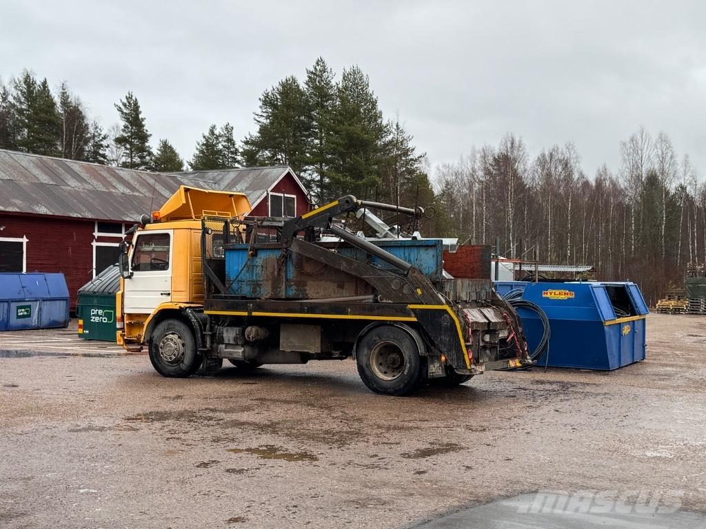 Scania P 82 H Camion cu incarcator