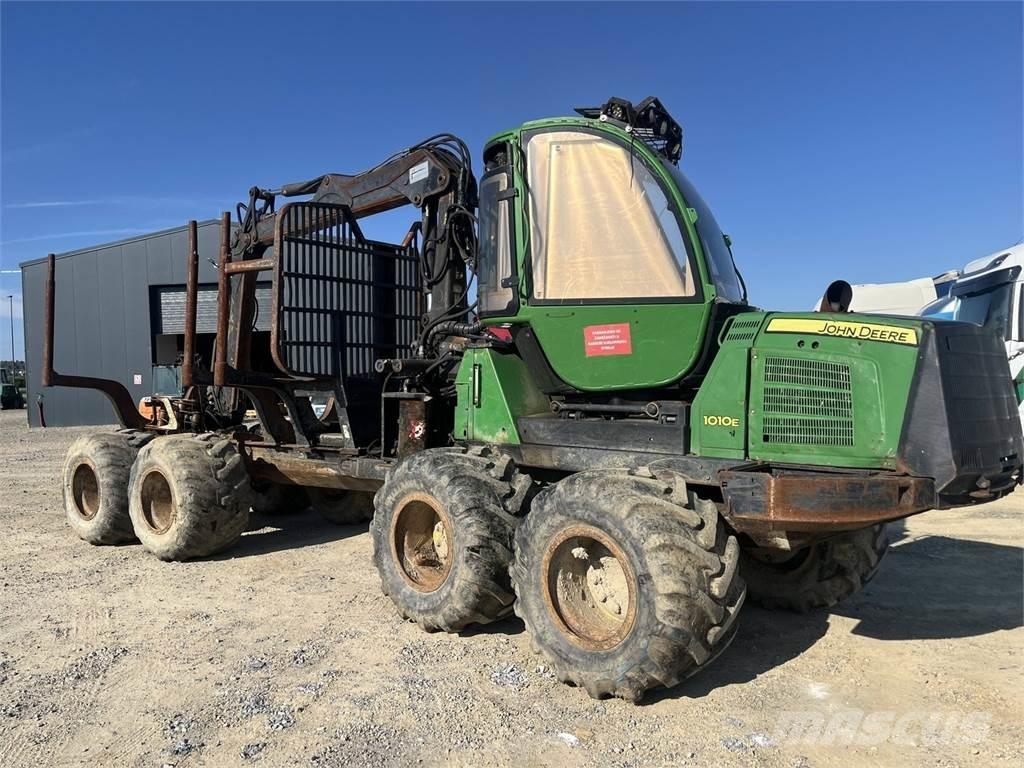 John Deere 1010E Combine forestiere