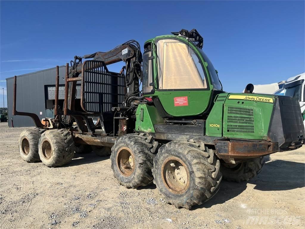 John Deere 1010E Combine forestiere