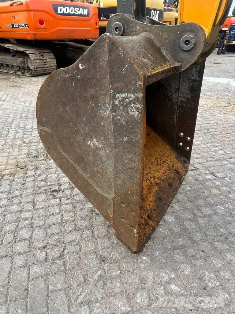Hyundai 140W-9A Excavatoare cu roti