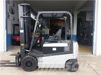 Nissan Q02L25CU Stivuitor electric
