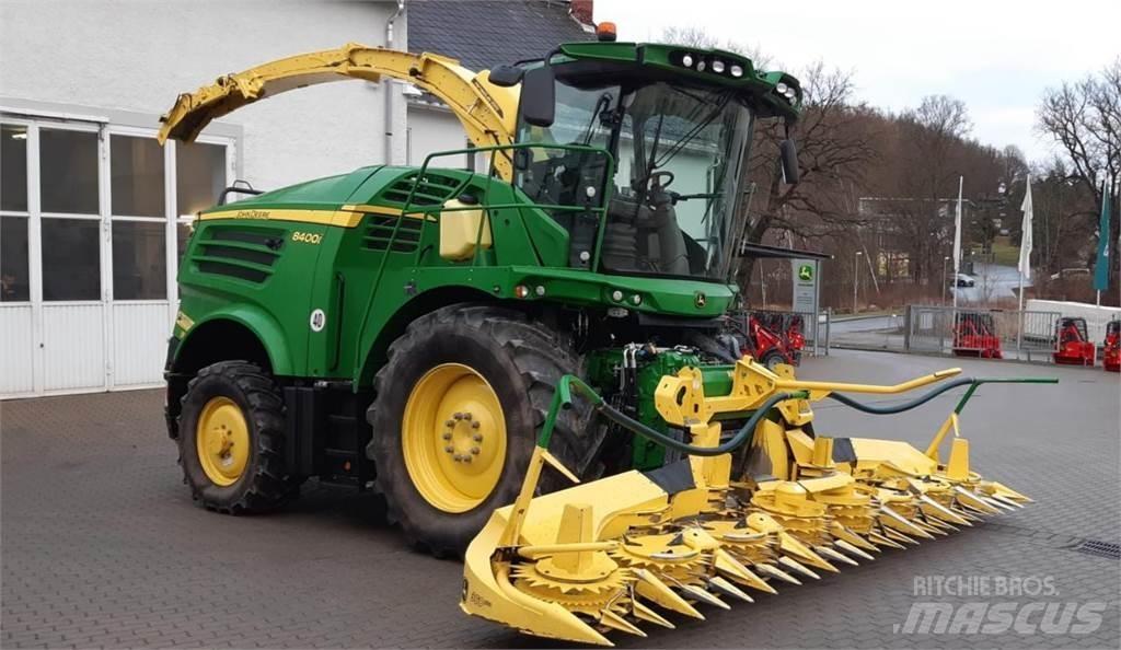 John Deere 8400i Forajere cu autopropulsare