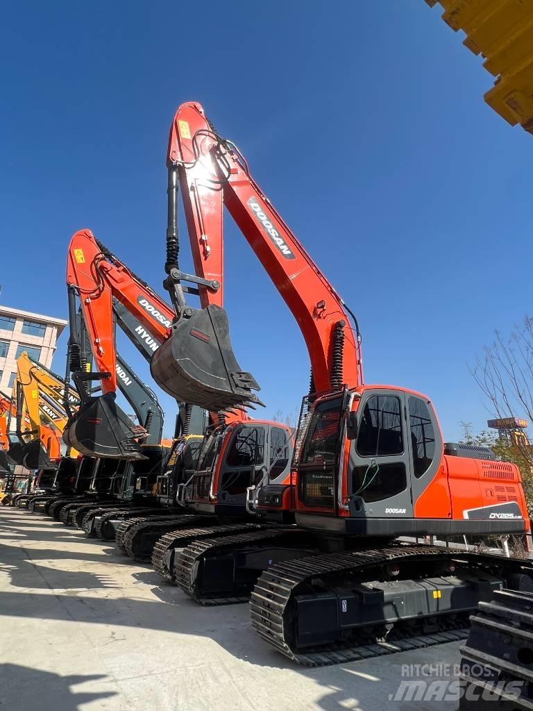 Doosan DX 225 Excavatoare pe șenile
