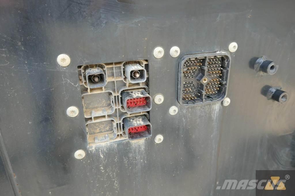 CAT 352F Cab Cabine si interior