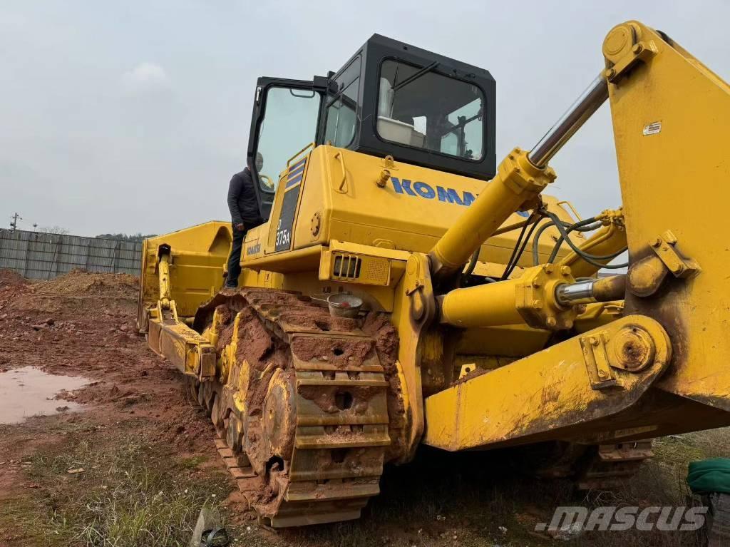 Komatsu D 375 A Buldozere pe senile