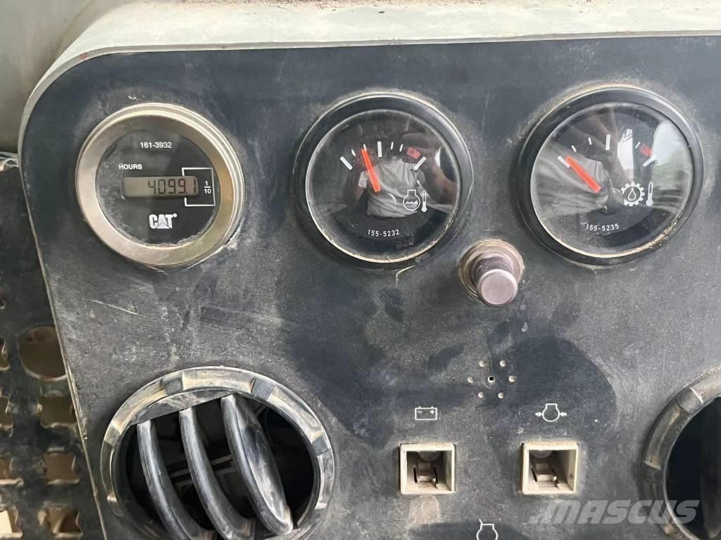 CAT D7G2 Buldozere pe senile