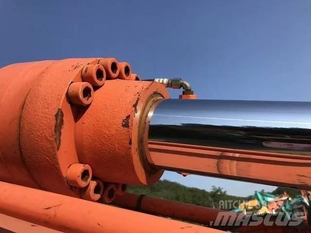 Hitachi ZX 200 Excavatoare pe șenile
