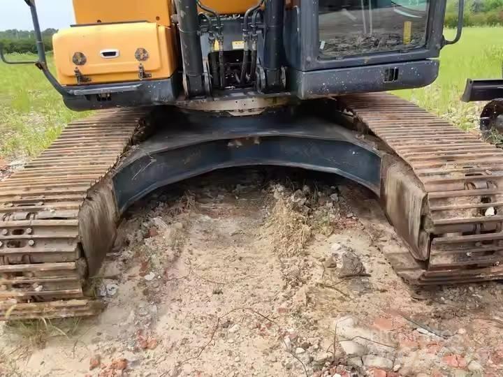 Hyundai 225LVS Excavatoare pe șenile
