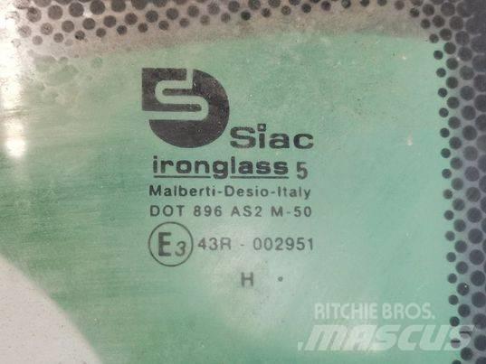 CAT TH407C door Cabine si interior