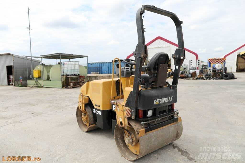 CAT CB 224 E Cilindri compactori dubli