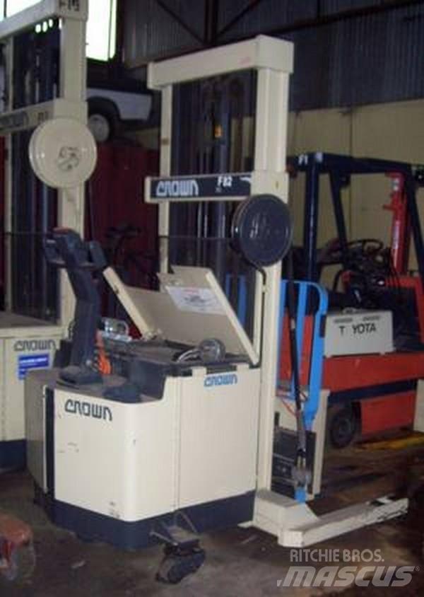 Crown 30WRTL150 Stivuitor cu catarg retractabil