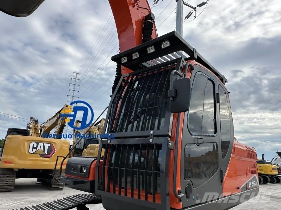 Doosan DX 225 LCA Excavatoare pe șenile

