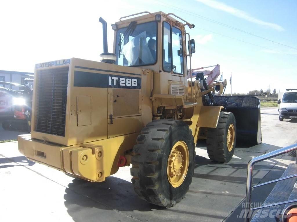 CAT IT 28 Incarcator pe pneuri