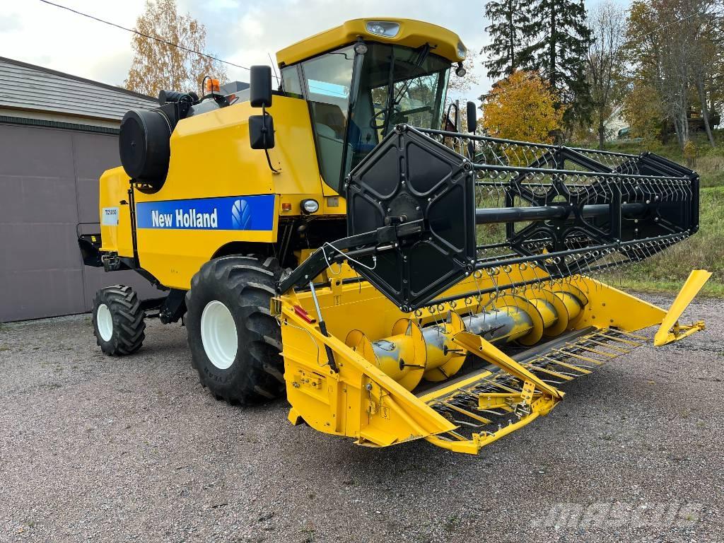New Holland TC 5050 Combine de secerat